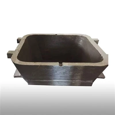 What are the flow characteristics of molten metal in an Alloy Steel Ingot Sow Mould?