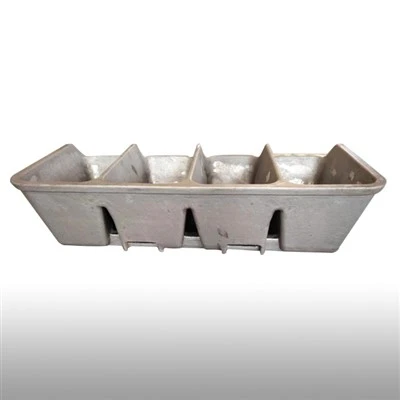 Can sow molds grow on rubber?